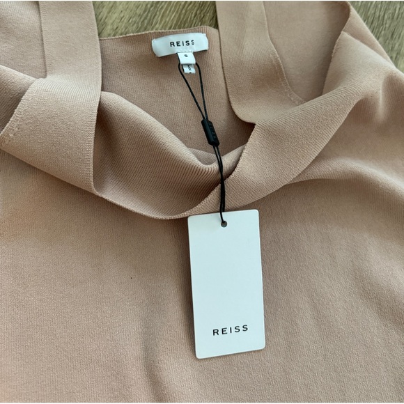 NEW HARPER
KNITTED SQUARE NECK VEST SIZE SMALL - Picture 5 of 9